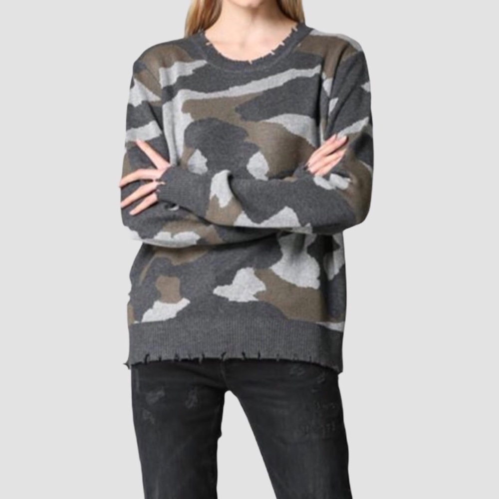 Vestique Women’s Distressed Camo Sweater Crewneck Green Size Medium